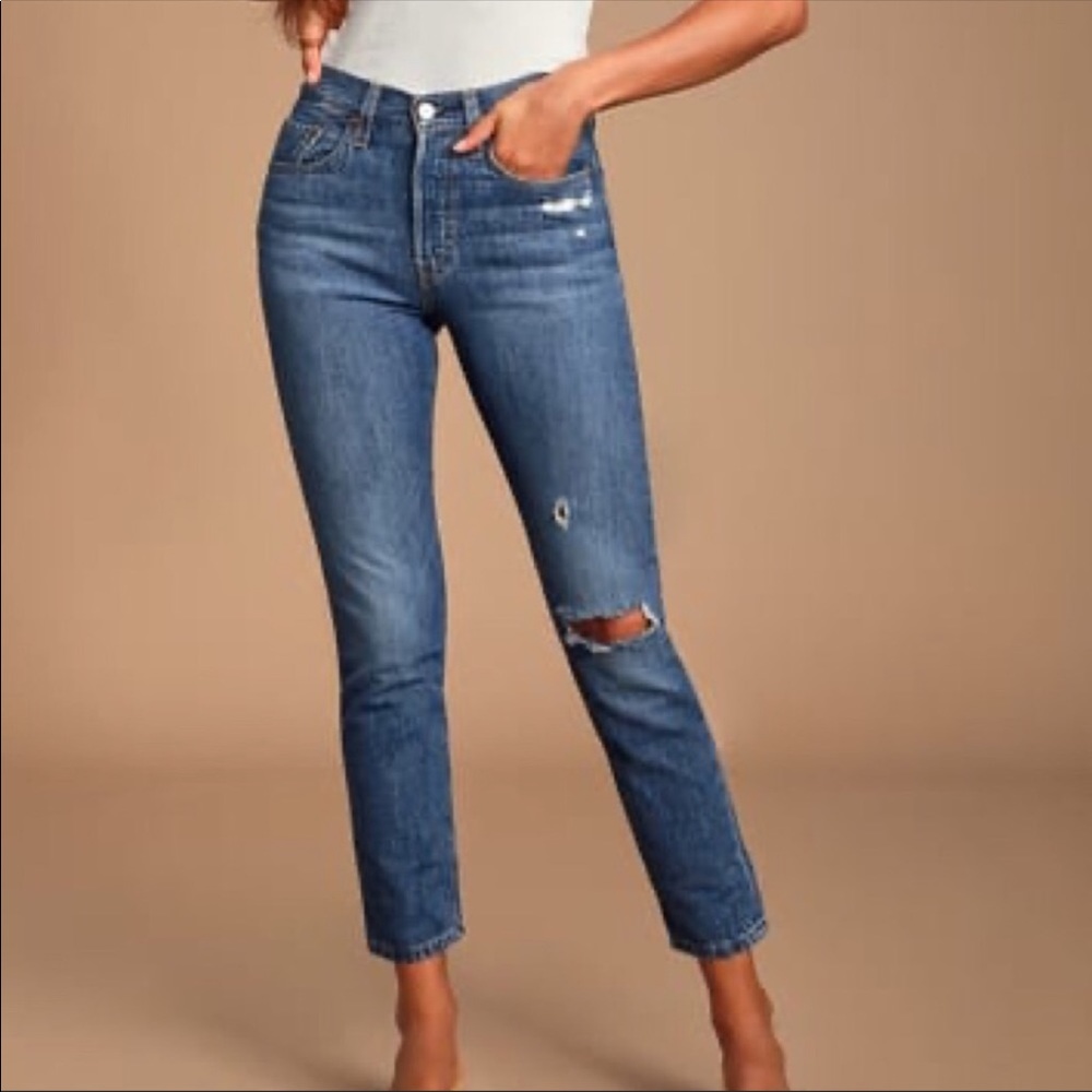 Levis 501 Skinny 🔥Buy 1 Get 1 Free on anything in my closet!!🔥